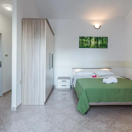 Nena Guest house *