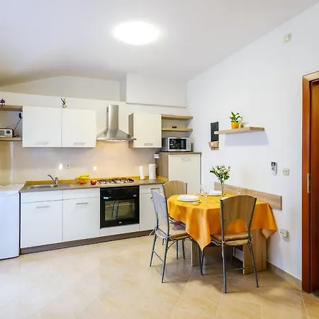 Nena Guest house *